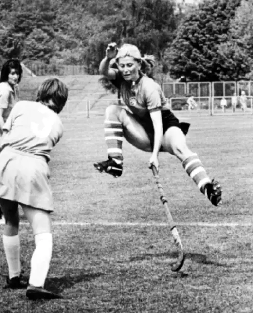 womens-hockey-history.jpeg